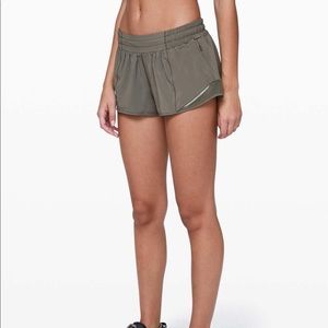 Lululemon Grey Sage 2.5 Hotty Hot Short ll